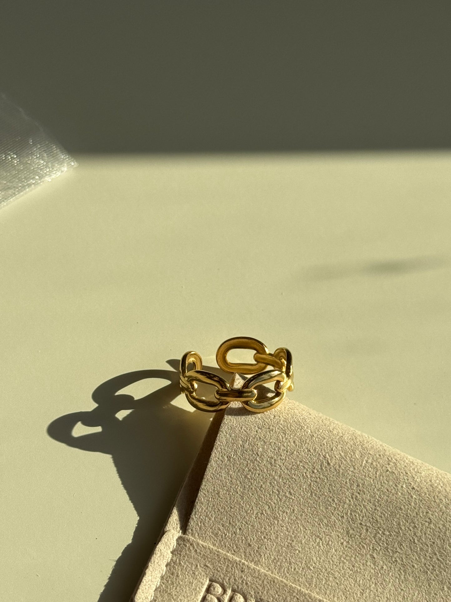 Linked elegance ring